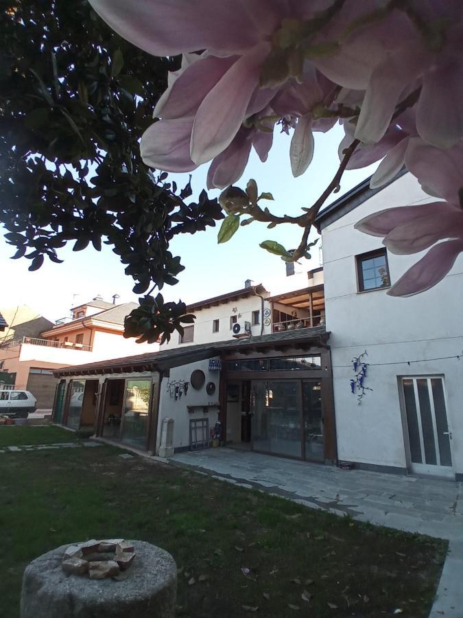 Hostal La Medina De Camponaraya エクステリア 写真